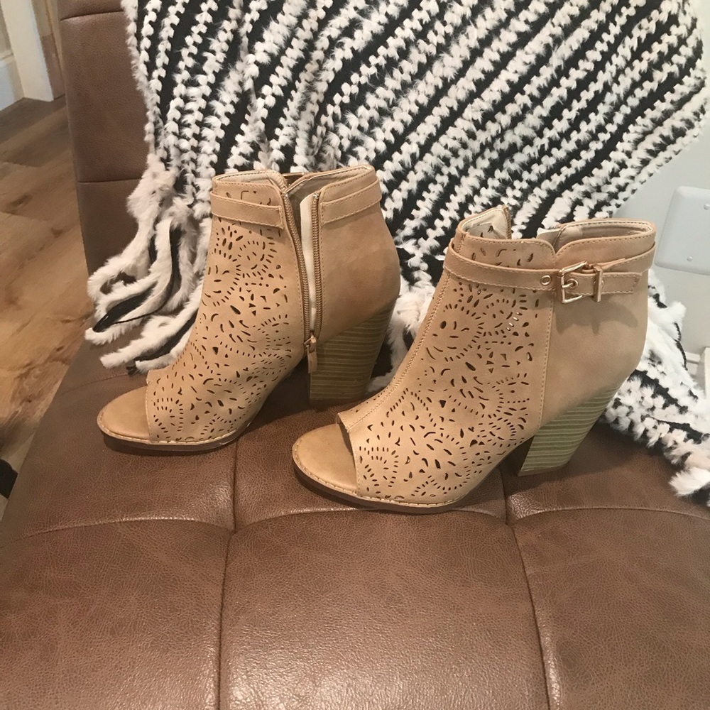 NEW Tan Heels